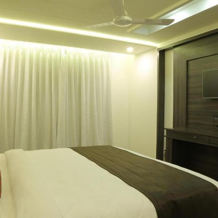 Hotel Roma Kristo Dwārka Extérieur photo