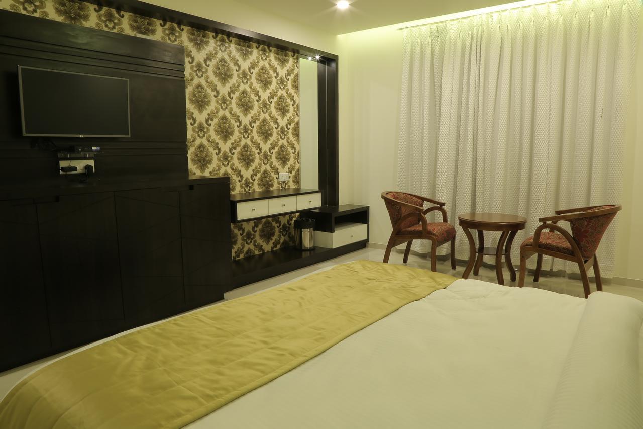 Hotel Roma Kristo Dwārka Extérieur photo