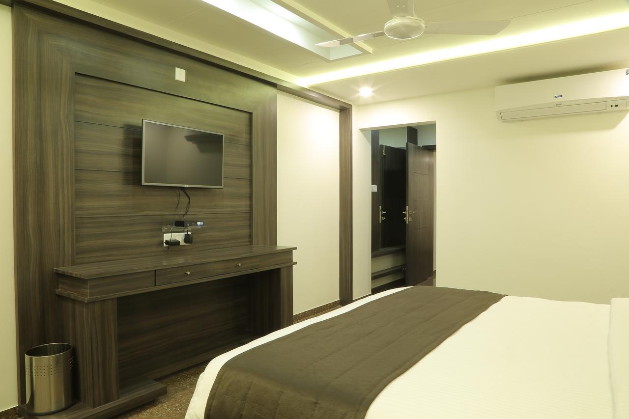 Hotel Roma Kristo Dwārka Extérieur photo