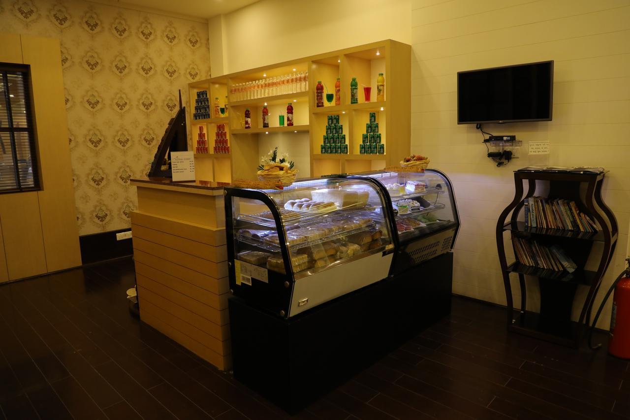 Hotel Roma Kristo Dwārka Extérieur photo